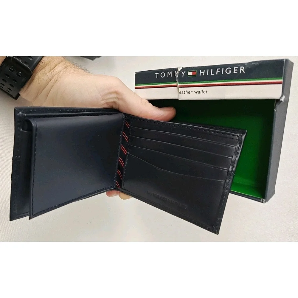 New Tommy Hilfiger Men's Ranger Leather Passcase Wallet Removable Card Case Navy
